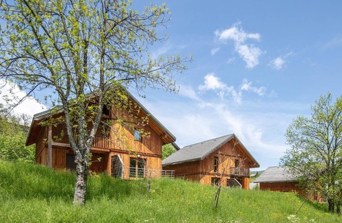Gresse-en-Vercors Apartment | Chalet Retreat Near Slopes