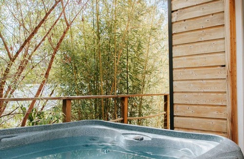 Bormes-Les-Mimosas Ski Chalet | Chalet with Jacuzzi and Terrace in Bormes-les-Mimosas