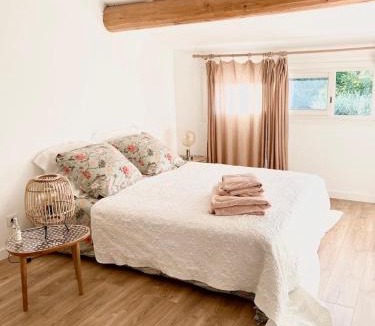 Gemenos Bed & Breakfast | Chambre d'hôtes avec piscine au calme Gémenos
