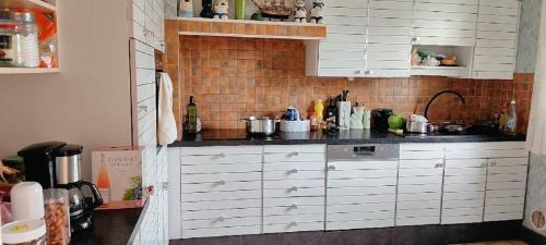 Saint-Brieuc House | Chambre dans maison individuelle avec rez-de-chaussée partagé - cuisine, salle, salon et salle de bains