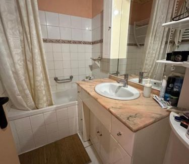 Cugnaux Hostel | Chambre Privative avec Balcon