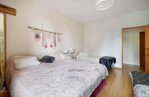 Monclar-de-Quercy Bed & Breakfast | Chambre Rose for 5 Guests