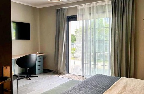 Sablet Apartment | Chambre style hôtel