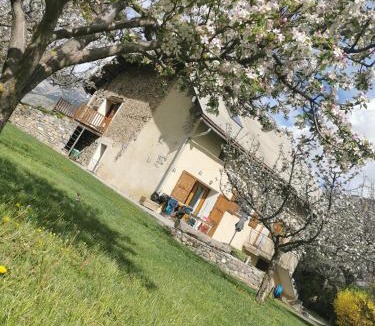 Chateauroux-les-Alpes Bed & Breakfast | Chambres d'hôtes Les Peschiers