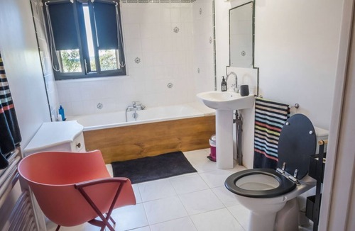 Touget Bed & Breakfast | Chambres d'hôtes, Stella - Quiet former sheepfold with swimming pool and panoramic view