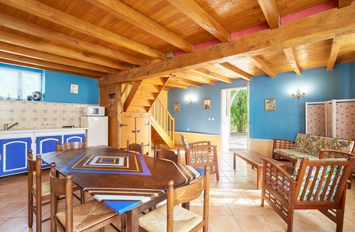 Saint-Sulpice-de-Roumagnac House | Charming Gîte 'La Bergerie' in Périgord – Shared Pool, Private Terrace, Wi-Fi