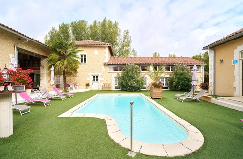 Saint-Sulpice-de-Roumagnac House | Charming Gîte 'La Bergerie' in Périgord – Shared Pool, Private Terrace, Wi-Fi
