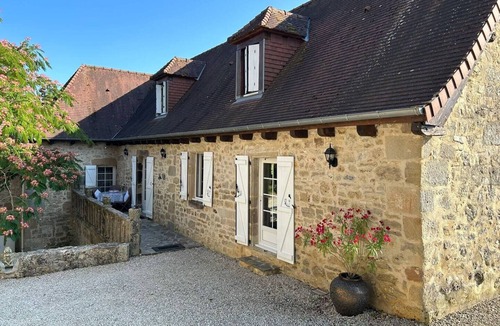 Queyssac-les-Vignes House | Character house with infinity pool, authentic charm & elegance