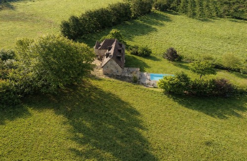 Queyssac-les-Vignes House | Character house with infinity pool, authentic charm & elegance