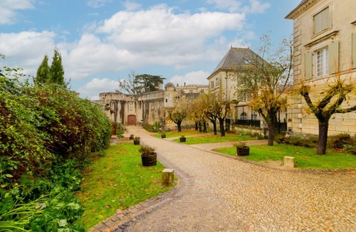 Bourdeilles Apartment | Charm and Elegance Apartment in Bourdeilles