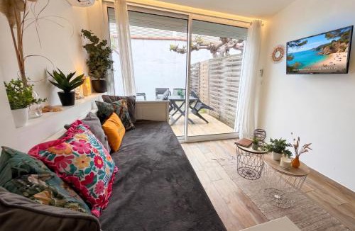 La Cote Radieuse Apartment | Charmant appart avec jardin privé wifi et clim - proche mer -1