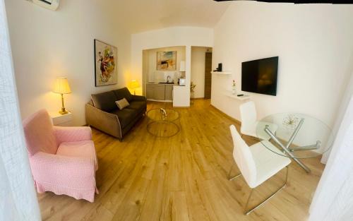 Riou - Petit Juas - Av de Grasse Apartment | Charmant Studio climatisé centre Cannes