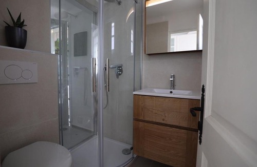 Menton Apartment | Charmant studio rénové avec terrasse, climatisation et WiFi gratuit - FR-1-196-166
