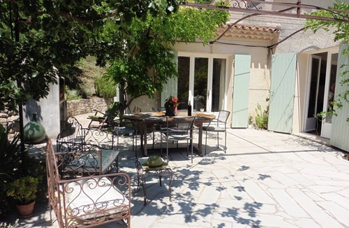 Pierrevert House | Charmantes Landhaus mit Garten by Interhome