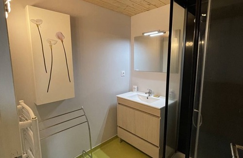 Saint-Jacques-des-Blats Apartment | Charming duplex near slopes with balcony and parking