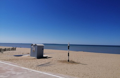 Port District House | Charming 2-person gite 2 minutes from beach and sea