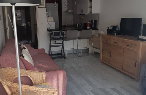 Antibes Apartment | Charming 2 rooms, terrace, with possible garage, swimming pool