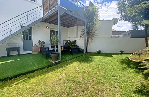 Larmor-Plage Apartment | Charming 2BR Garden Apartment 300m from Beach and Shops - Larmor-Plage