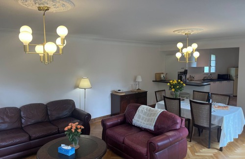 Condom House | Charming 3-bedroom building with AC in lovely Condom