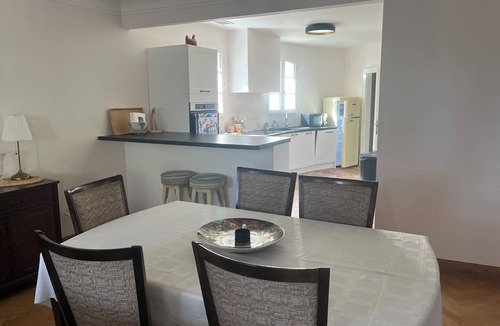 Condom House | Charming 3-bedroom building with AC in lovely Condom