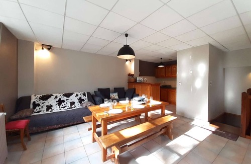 Vignec Apartment | Charming 3-Bedroom Souplex Apt for 7 with Terrace - Vignec, France
