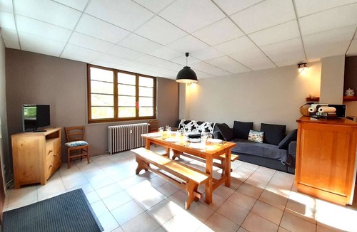 Vignec Apartment | Charming 3-Bedroom Souplex Apt for 7 with Terrace - Vignec, France
