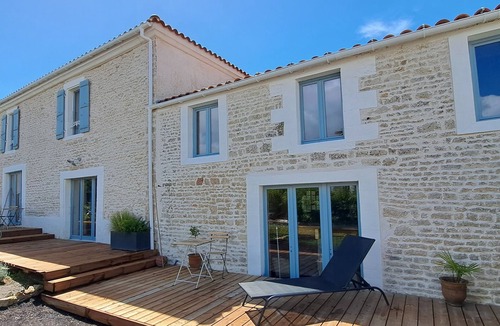 Angles House | Charming 4-star residence La KATORA with heated indoor pool