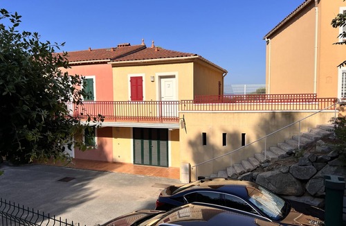 Le Dramont Apartment | Charming 63m2 apartment: swimming pool, lake and sea