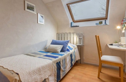 Saint-Omer-de-Blain Bed & Breakfast | Charming Air-Conditioned Room with Private Bath, WiFi & Kitchen Access Near Canal