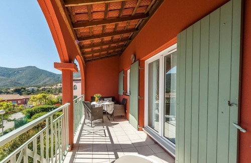 Theoule-Superieur Apartment | Charming apartment for 2 persons in quiet location, sea view, communal pool