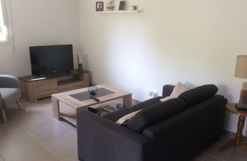 Ustaritz Apartment | Charming apartment in lush greenery, classified 3 stars tourism