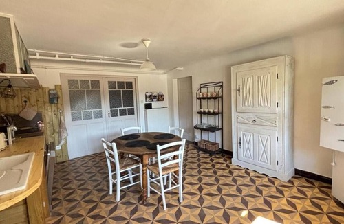 Valreas Apartment | Charming Apartment - Under the Linden Tree