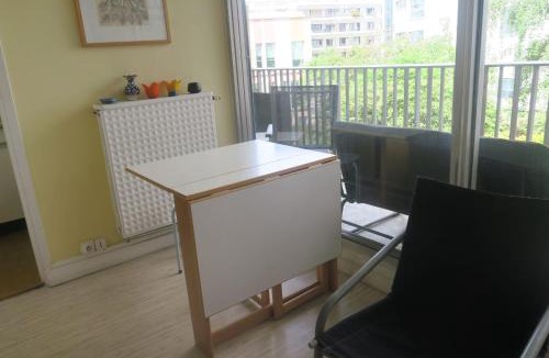 Necker Apartment | Charming bright studio apartment with balcony