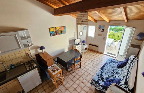 La Faute-sur-Mer House | Charming Cottage 400m from Beach with Terrace