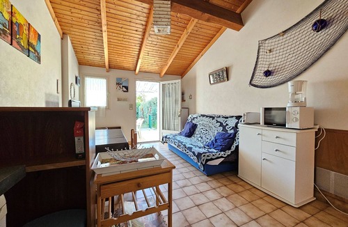 La Faute-sur-Mer House | Charming Cottage 400m from Beach with Terrace