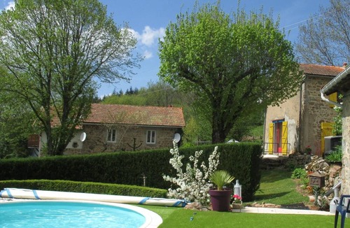 Arfeuilles Cottage | Charming cottage with shared pool