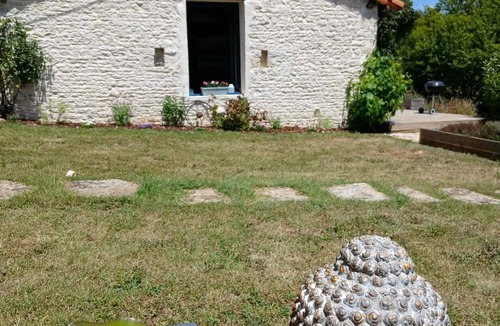Bioussac Cottage | CHARMING COTTAGE WITH TERRACE OVERLOOKING THE COUNTRYSIDE