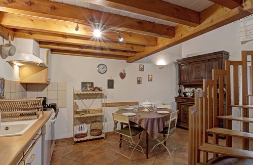 Veranne Cottage | Charming Cottage with Wifi and Fireplace in Véranne