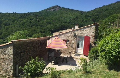 Veranne Cottage | Charming Cottage with Wifi and Fireplace in Véranne