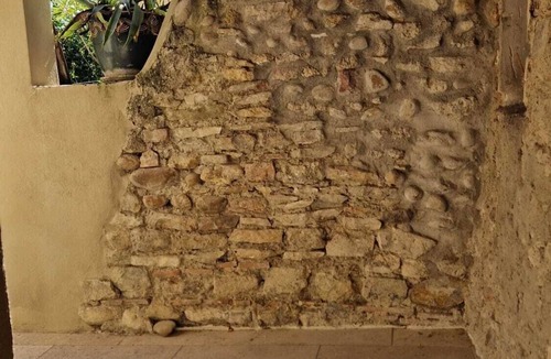 Chateauneuf-de-Gadagne House | Charming village house in Provence with courtyard