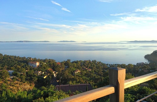 Le Rayol Apartment | CHARMING PROPERTY WITH SPECTACULAR VIEWS AND SMALL POOL NESTLED ON THE CORNICHE
