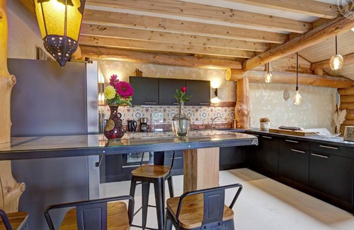 Saint-Jean-Soleymieux Cottage | Charming Cottage with Jacuzzi in Forez Mountains