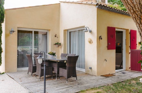 Landrais House | Charming Gîte Egaux De Chambon with Shared Pool, Wi-Fi, and Air Conditioning