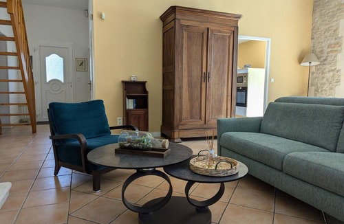 Saint-Cybardeaux Cottage | Charming Gîte with Shared Pool & Vineyard Views in Saint-Cybardeaux - Accessible & Family-Friendly
