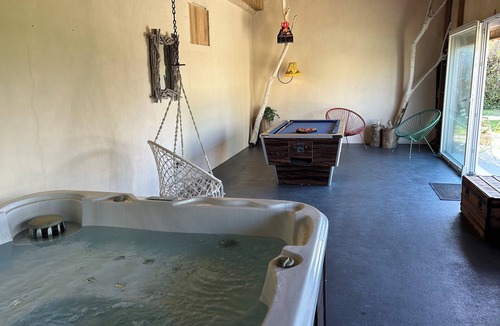 Vix House | Charming gite with heated pool and jacuzzi - Marais Poitevin