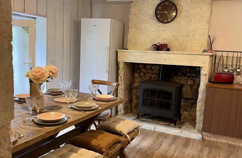 Chambon House | Charming gîte with swimming pool in summer, quiet and greenery, sleeps 10,