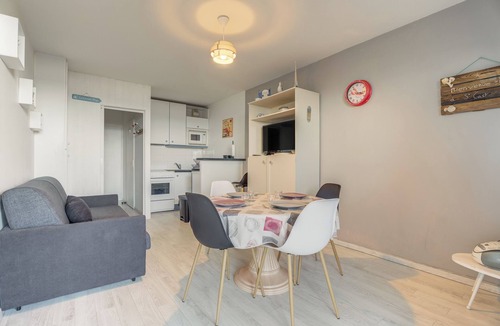 Saint-Cast-le-Guildo Apartment | Charming Ground-Floor Apartment with Sea View and Private Courtyard