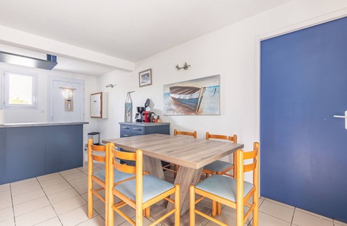 Le Chateau-d'Oleron House | Charming House with Shared Pool, Private Terrace and Garden