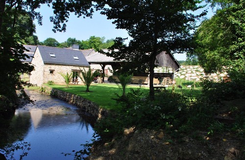 Plougastel-Daoulas House | Charming House by the River