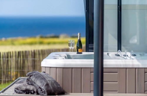 Plougonvelin House | Charming house with private jacuzzi in Brittany